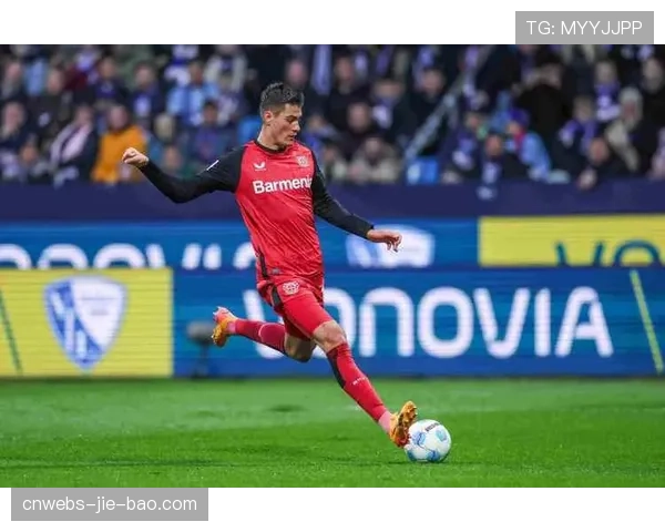 实时：勒沃库森对阵柏林联，格里马尔多直接任意球破门